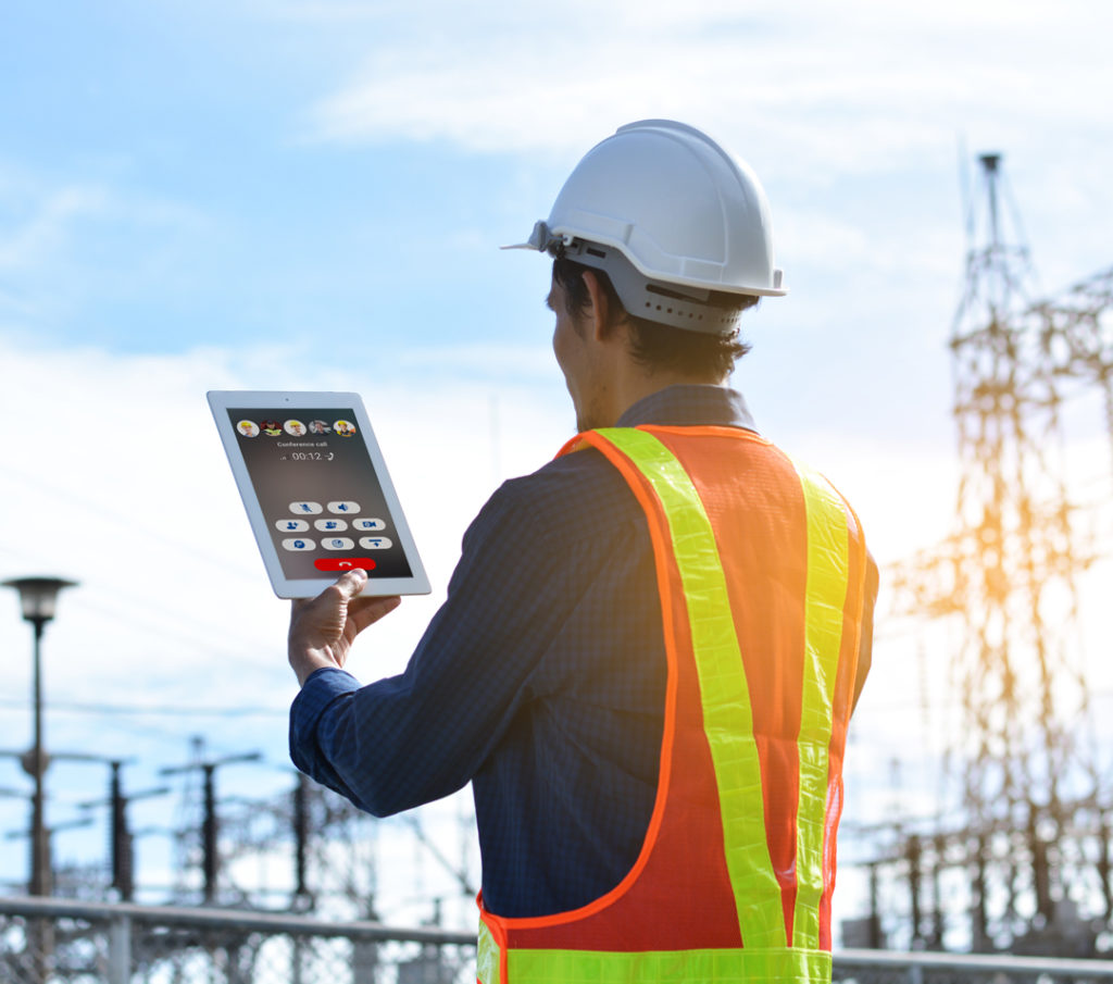 energy sector worker uses the Team on the Run app in the field